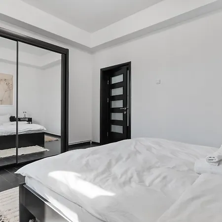 Bright Designer 1br With Balcony & Wifi