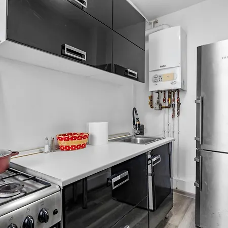 Bright Designer 1br With Balcony & Wifi