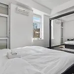 Bright Designer 1br With Balcony & Wifi *