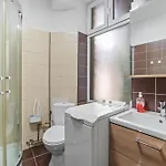 Bright Designer 1br With Balcony & Wifi *