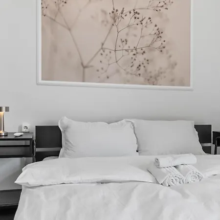 Bright Designer 1br With Balcony & Wifi Apartment *