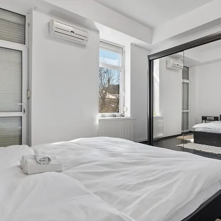 Bright Designer 1br With Balcony & Wifi *