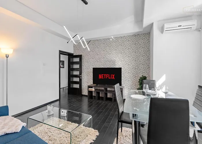 Bright Designer 1br With Balcony & Wifi