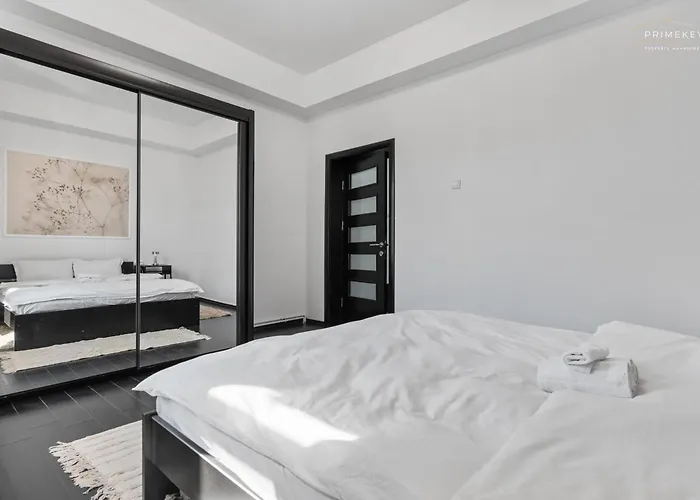 Bright Designer 1br With Balcony & Wifi