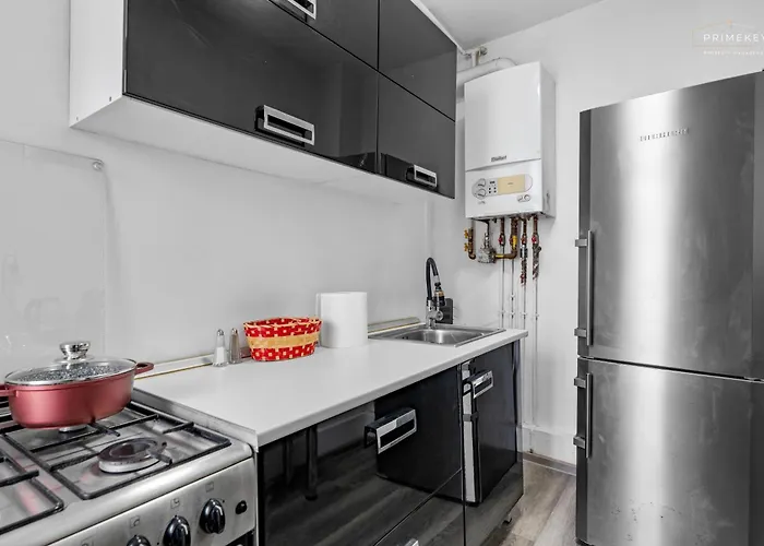 Bright Designer 1br With Balcony & Wifi