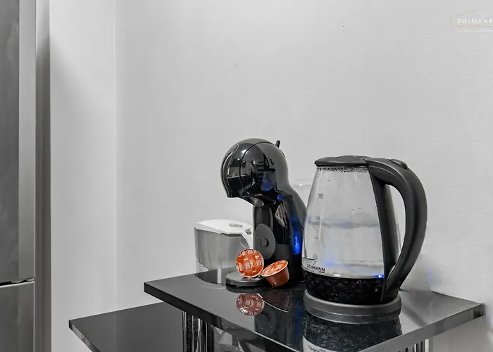 Bright Designer 1br With Balcony & Wifi Apartment *