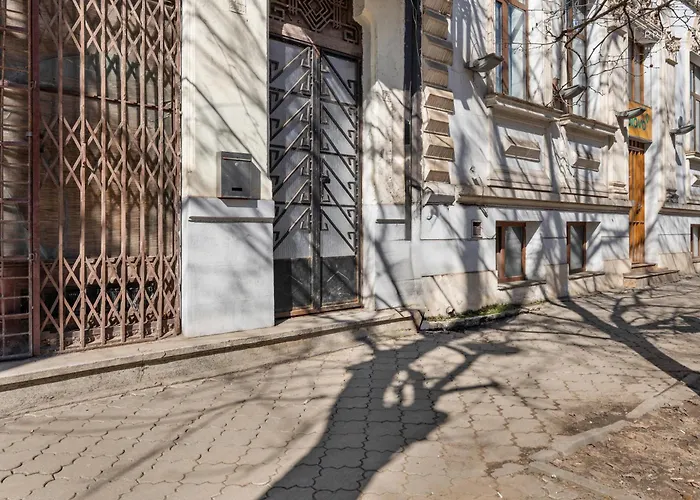 Apartment Bright Designer 1br With Balcony & Wifi